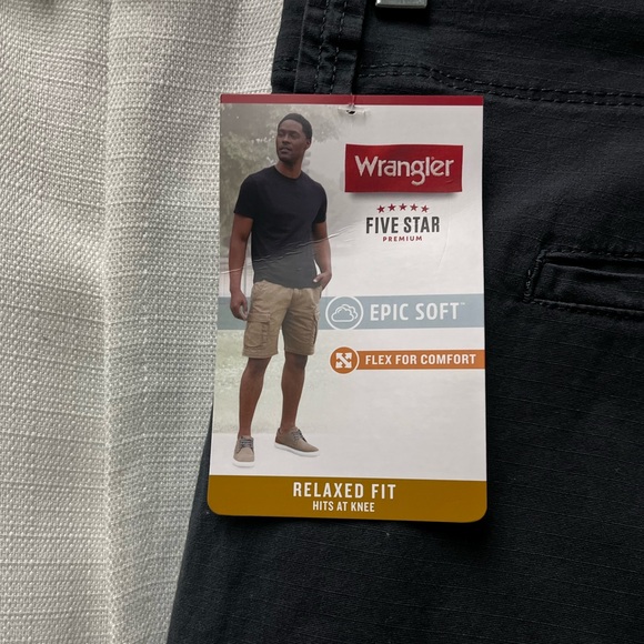 NWT Wrangler relaxed fit shorts - Picture 5 of 5